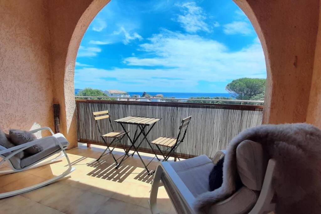 Charmant appartement vue mer à 100m de la plage. Saint Aygulf Extérieur photo