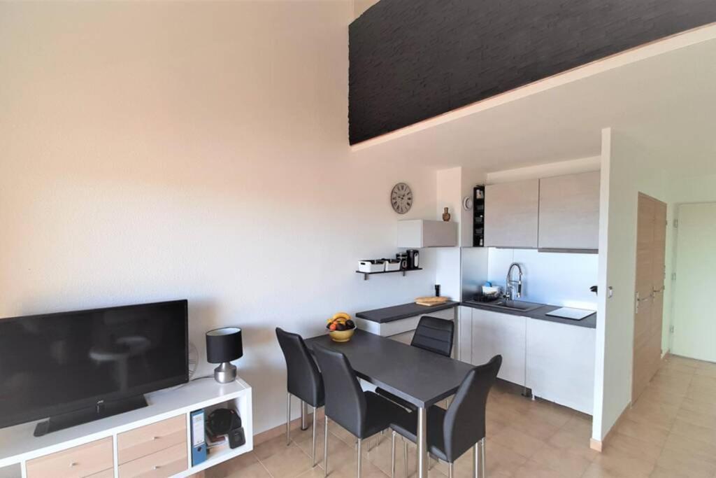 Charmant appartement vue mer à 100m de la plage. Saint Aygulf Extérieur photo