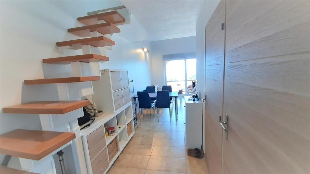 Charmant appartement vue mer à 100m de la plage. Saint Aygulf Extérieur photo